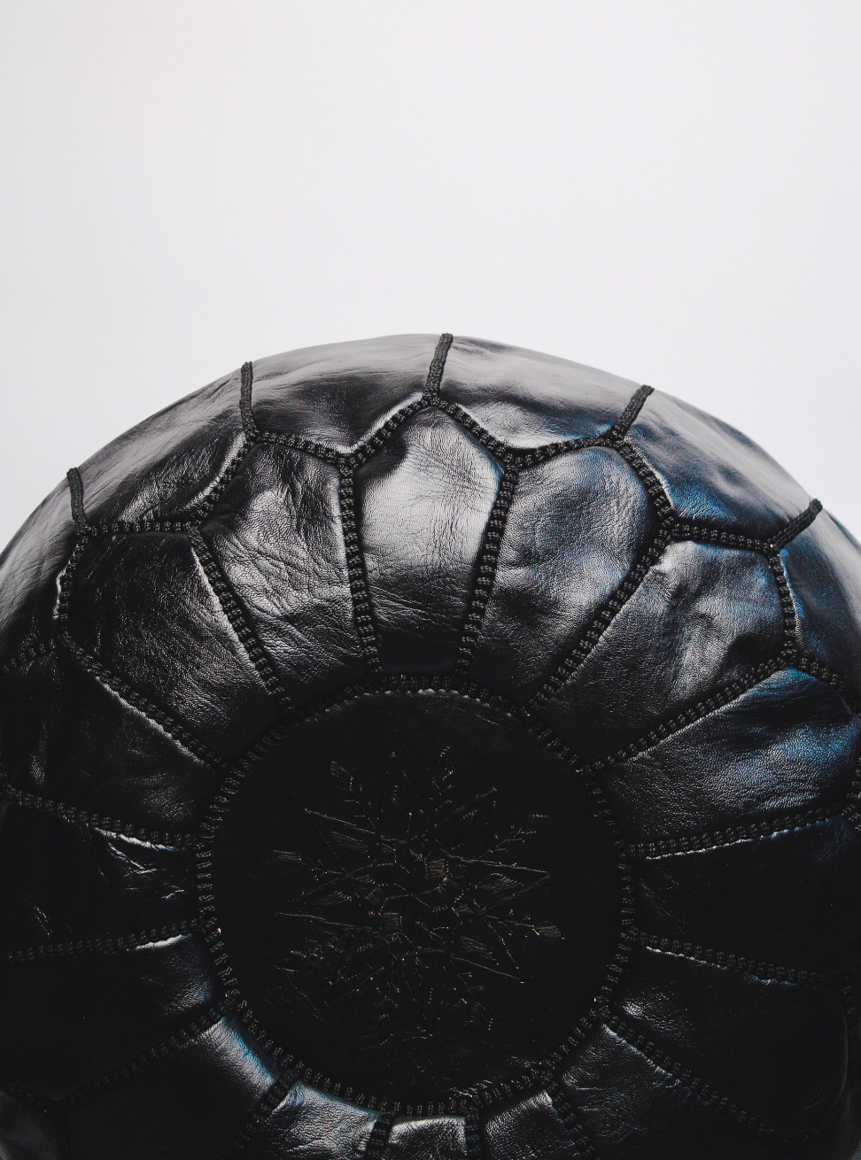 Moroccan Leather Pouffe - Noir